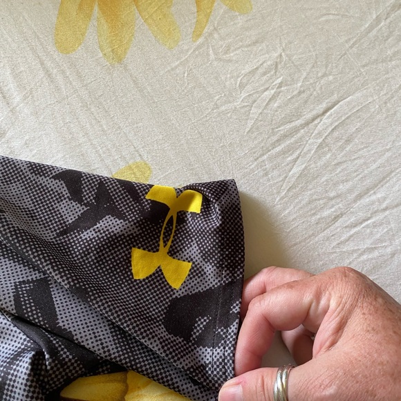 Men’s - Batman Tshirt - Under Armour - Picture 3 of 4